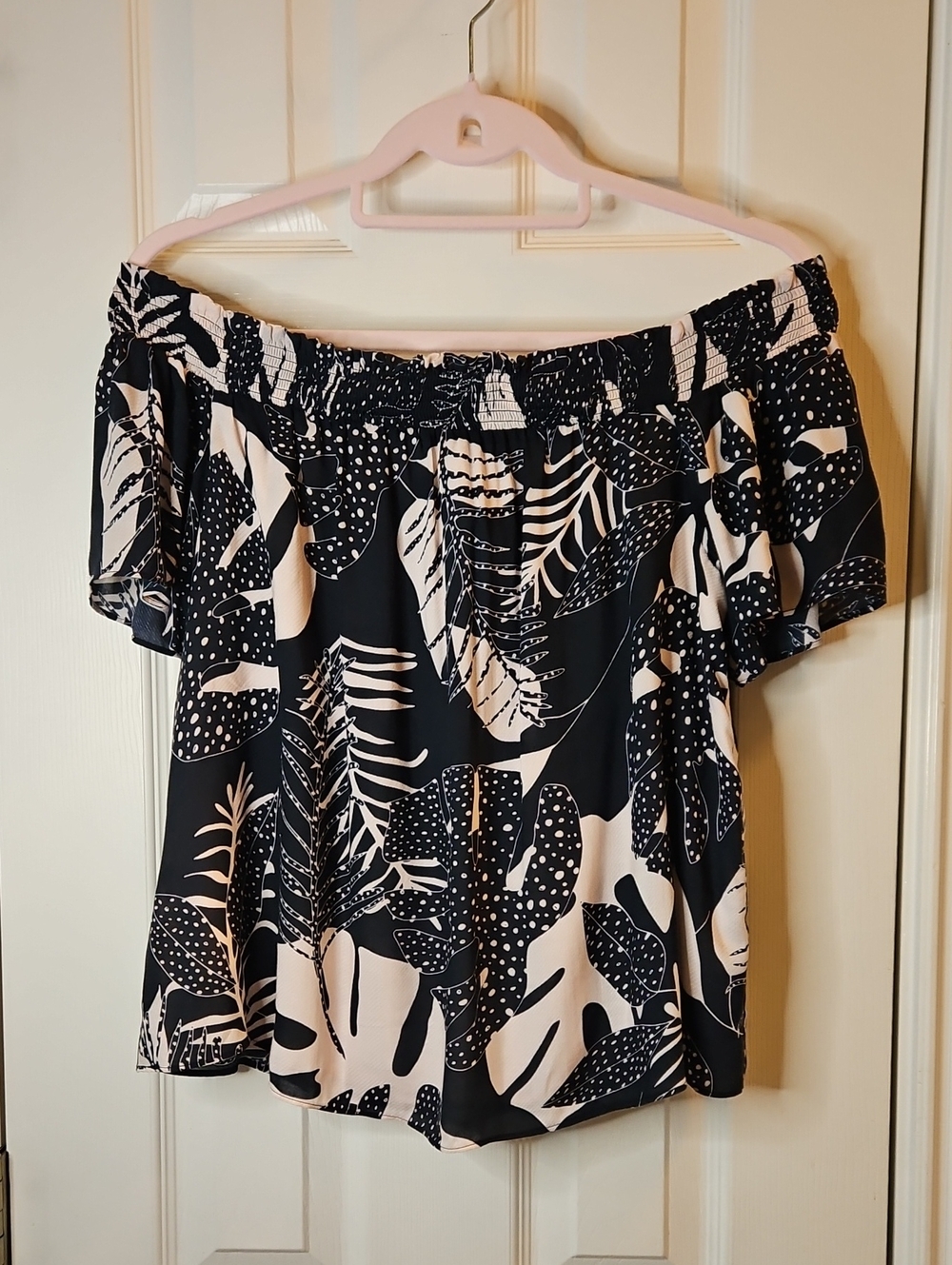 Cooper & Ella Off-Shoulder Navy & Cream Leaf Print Lined Top, Sz Lg
